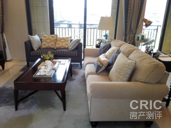 中航绿城洋房-客厅沙发尺寸并没有多土豪