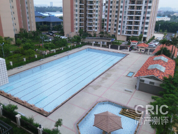 南向户型直面泳池景观