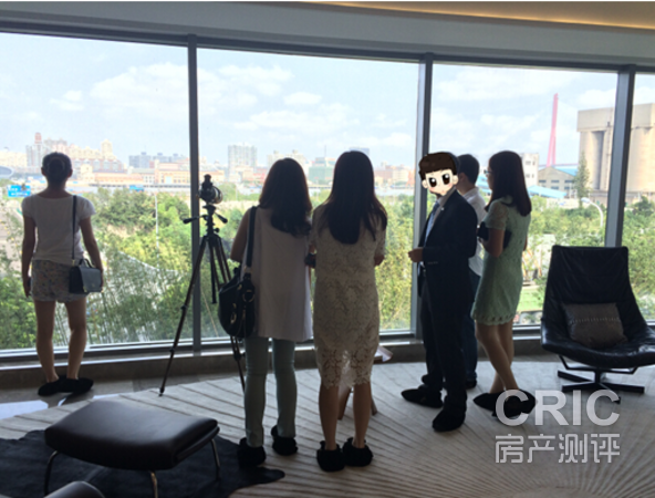 实地考察3楼视野，江景效果不错